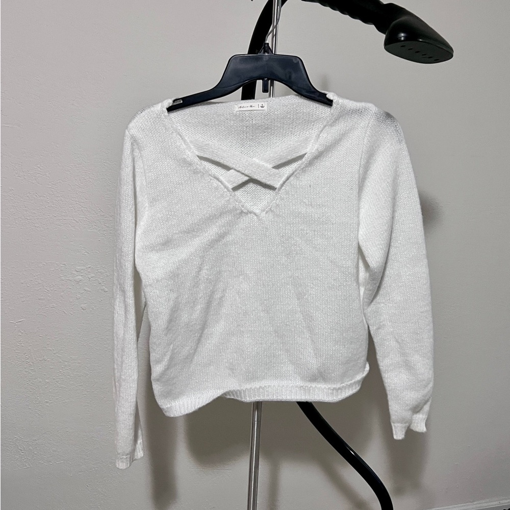 Women Long Sleeve X Strap V-neck Sweater shirt ( size small) white